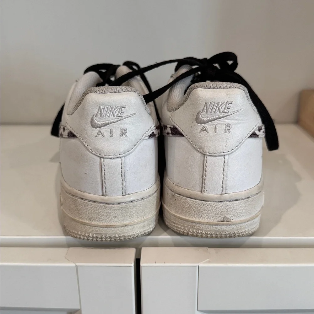 Nike Kids White Sneakers‎ with Black Pattern
